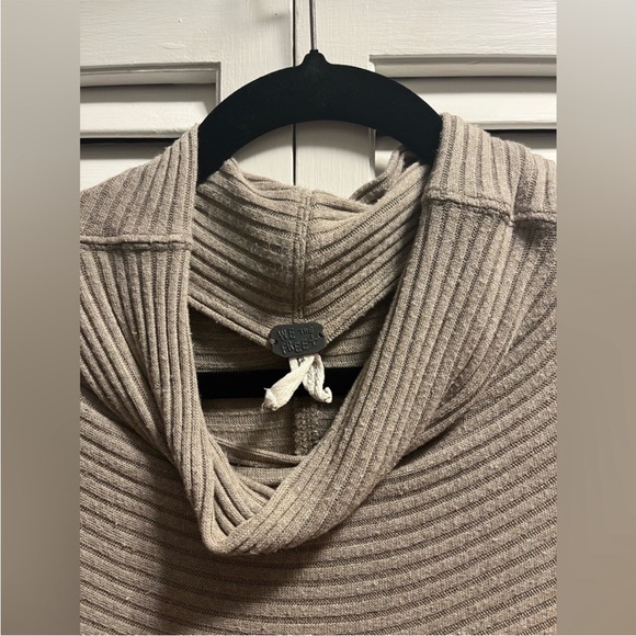 Free People Beige Distressed Cowl Neck Long Sleeve Sweater S Open Back Boho - Picture 5 of 7